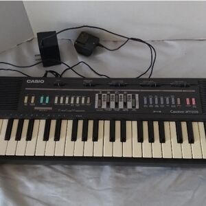 Casio Black and Cream Electronic Keyboard
